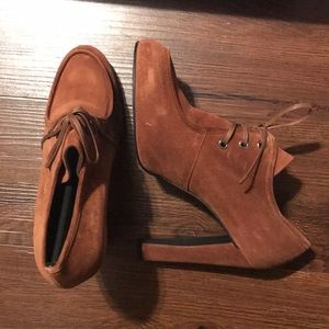 New in box Stuart Weitzman Wallapalooza Heels 10